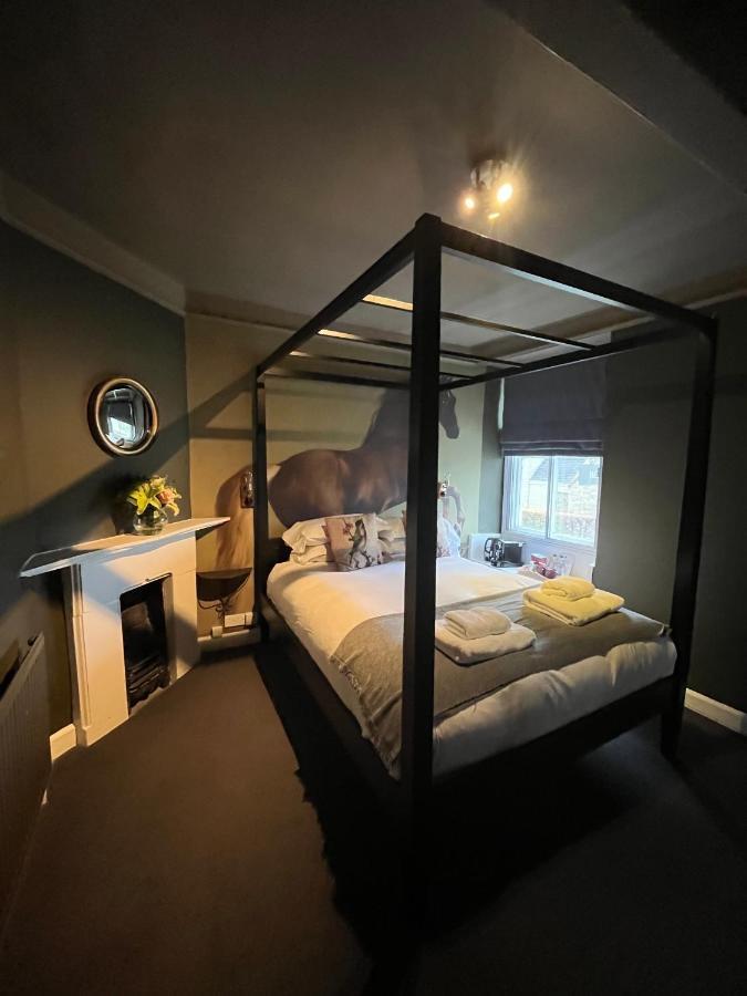 The Kings Arms Hotel Didmarton Kültér fotó