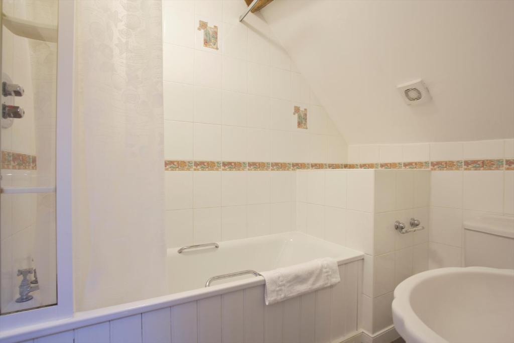 The Kings Arms Hotel Didmarton Szoba fotó