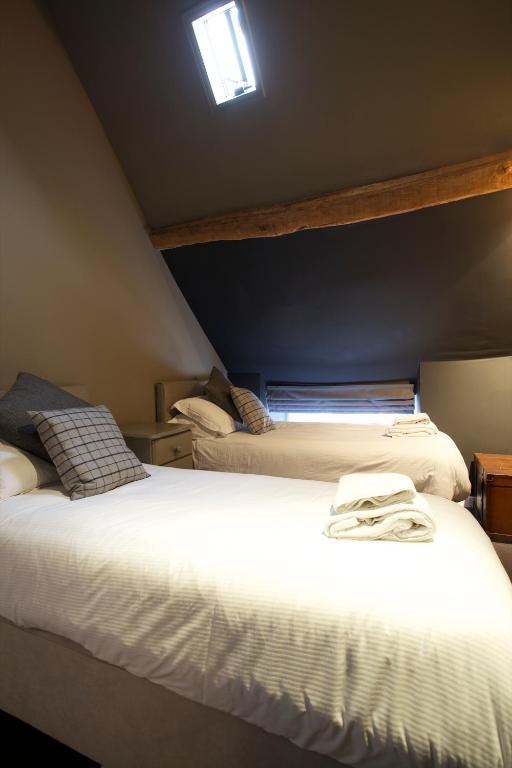 The Kings Arms Hotel Didmarton Szoba fotó