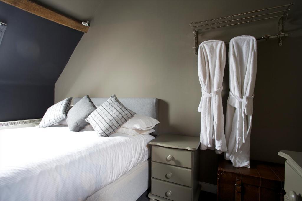 The Kings Arms Hotel Didmarton Szoba fotó