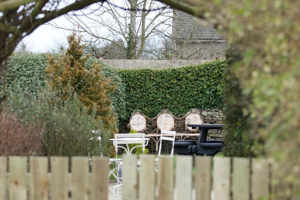 The Kings Arms Hotel Didmarton Kültér fotó
